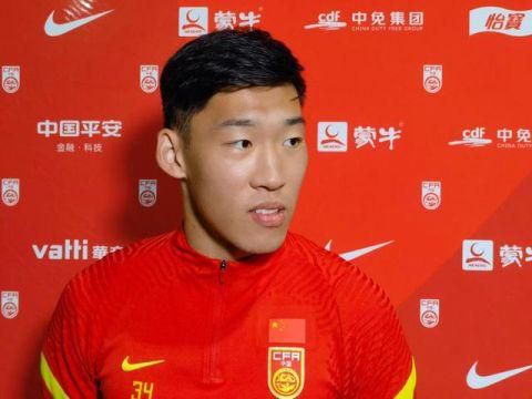 拜仁有一份中后卫备选名单，其中还包括朗格莱。
